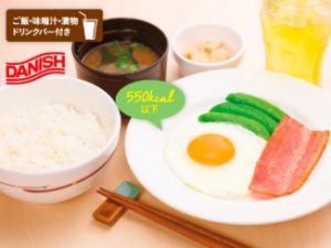 ガストのモーニング「M　目玉焼き＆ベーコン朝定食」